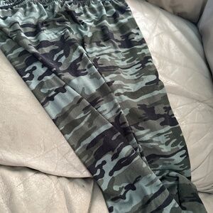 Camo pants size l